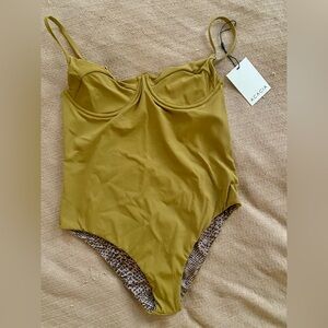 LOVELY ACACIA “SUKI” FULL PIECE